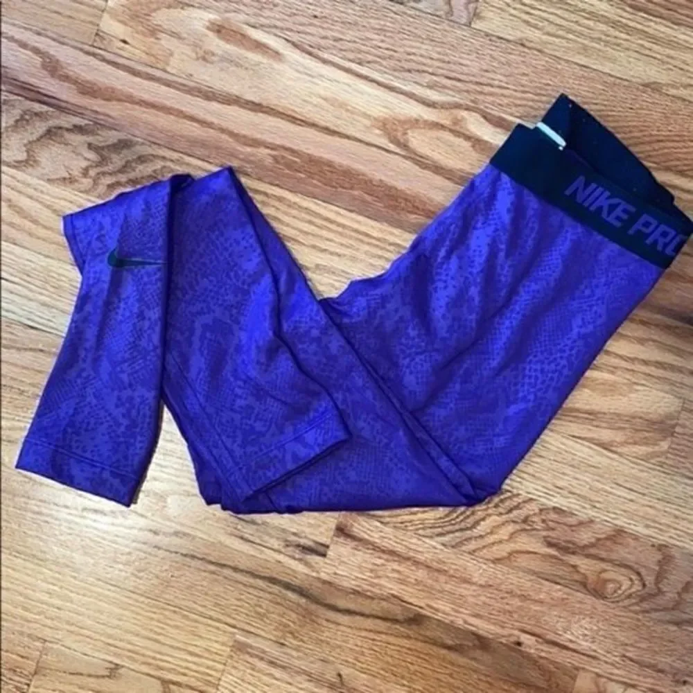 Nike Pro Leggings - Picture 3 of 8